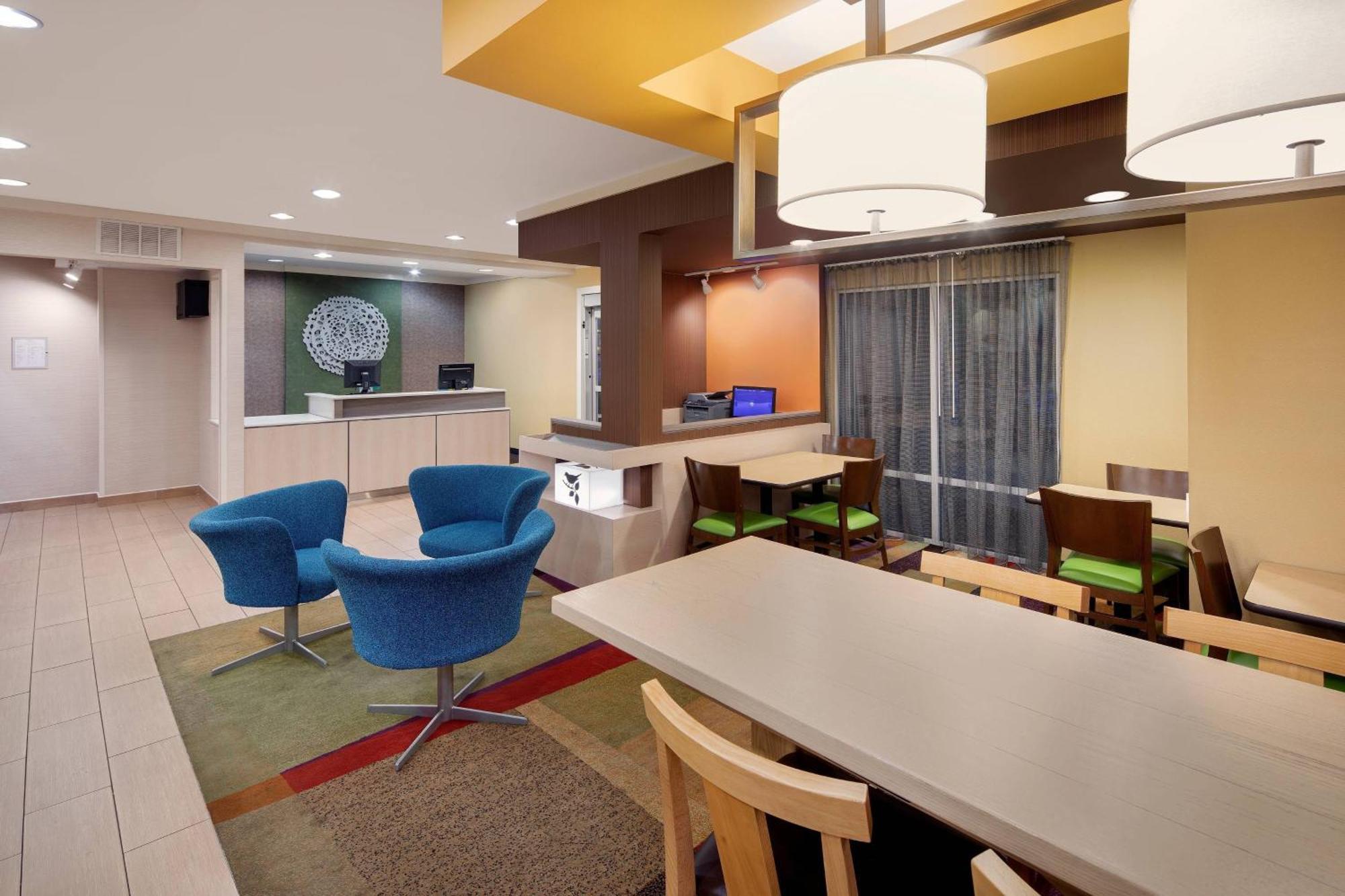 Fairfield Inn & Suites Austin University Area Exterior photo